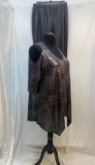 22/24 (1X) Roaman’s Cold Shoulder Shirt & Jessica London Pants